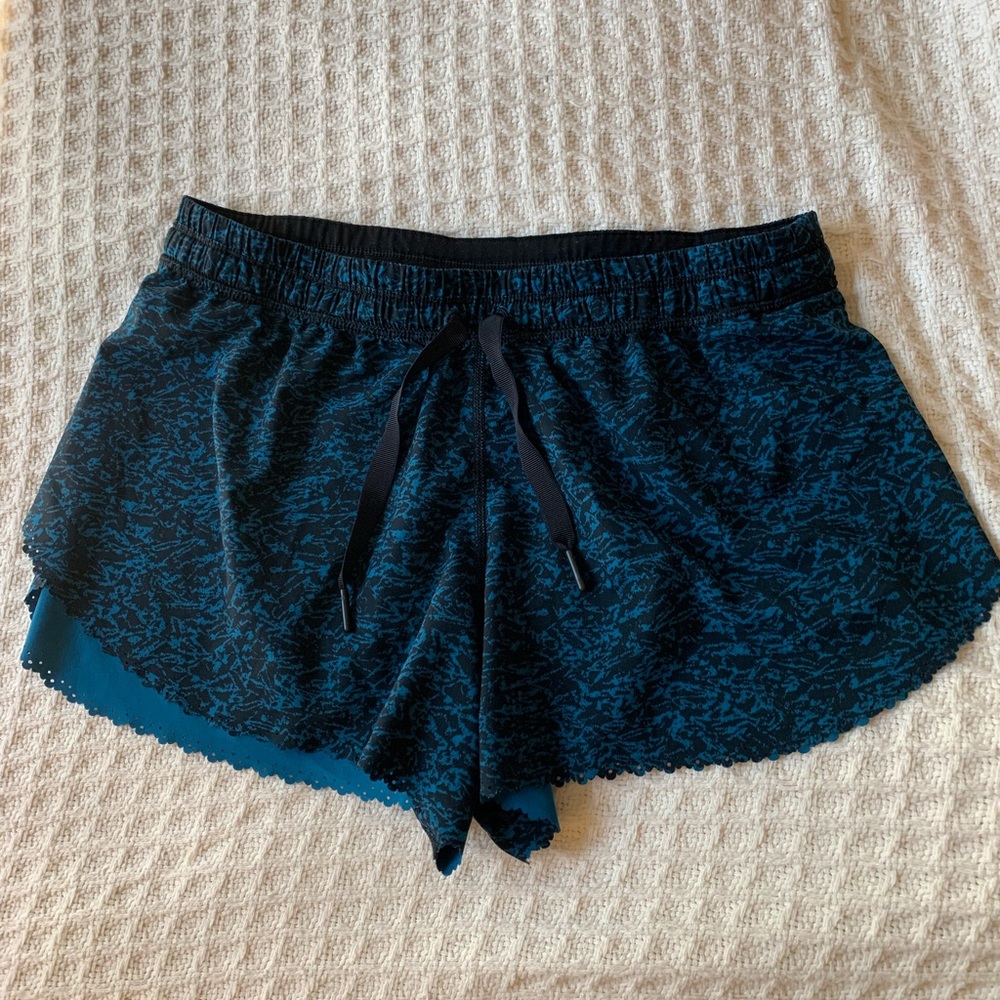 Lululemon Hit It Short